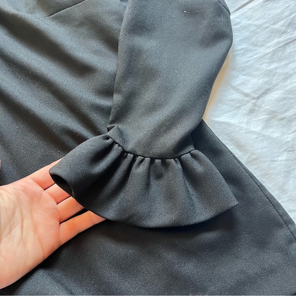 Vintage 80s Black Long-sleeve Blouse with Ruffled collar and sleeves - Sz M - Picture 8 of 8